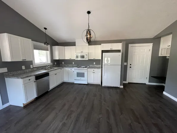 8522 S Olivia Dr, Maple City, MI 49664