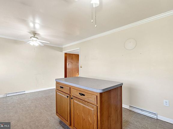 4th image of 605 N Marshall St