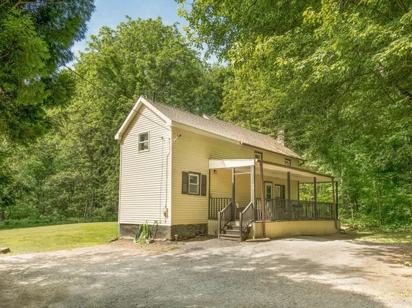 46 Chestnut Street Pl, East Longmeadow, MA 01028