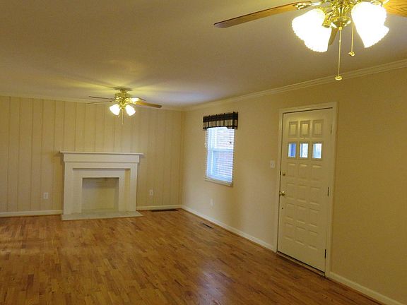 4th image of 705 Clover Dr