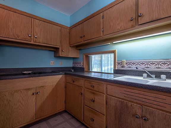 5th image of 5849 S Lake Dr