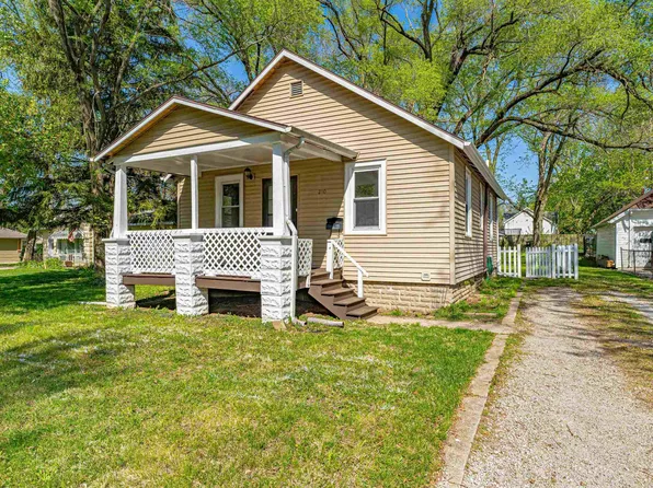 210 Palmer Ave, Lincoln, IL 62656