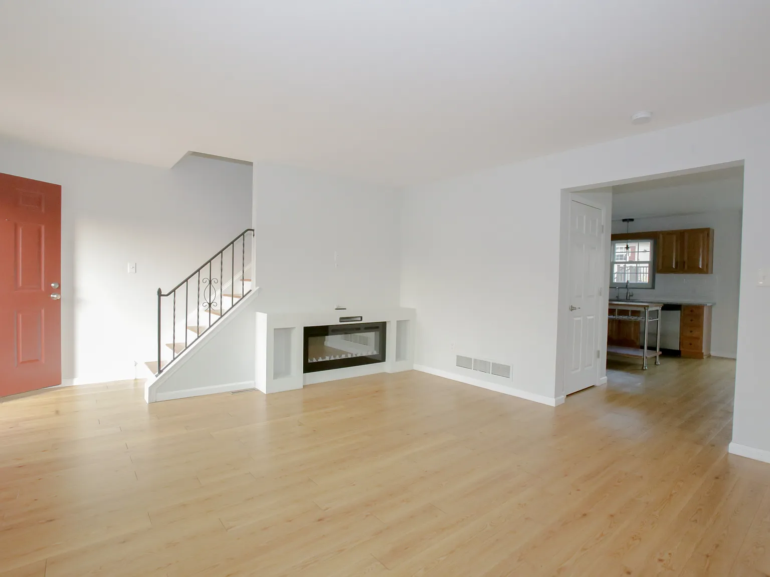 3 bed, 1972 sqft, $2,500 — Photo 4