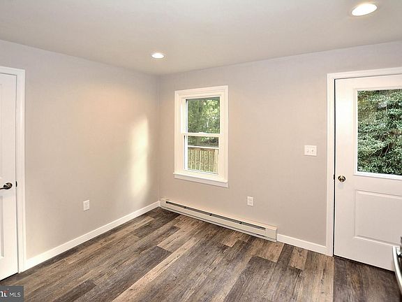 4th image of 229 N Kent St APT 4