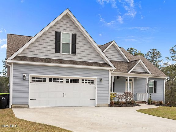 3rd image of 121 Shadow Creek Drive