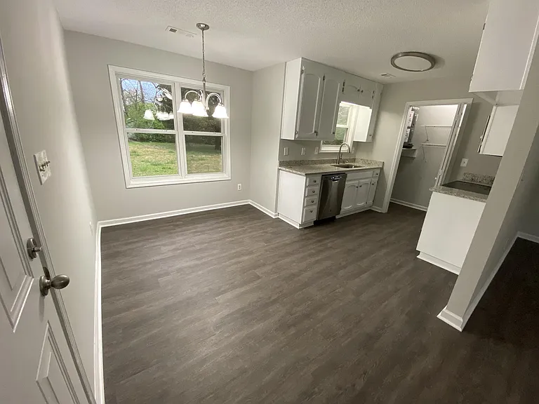 107 Ann Bradley Dr — Photo 4