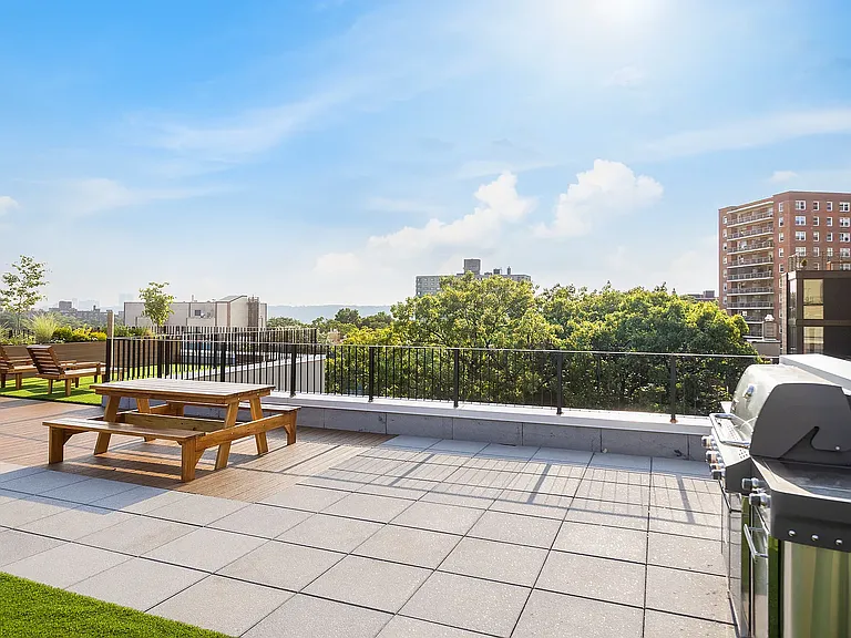 3707 Blackstone Ave #400 — Photo 21