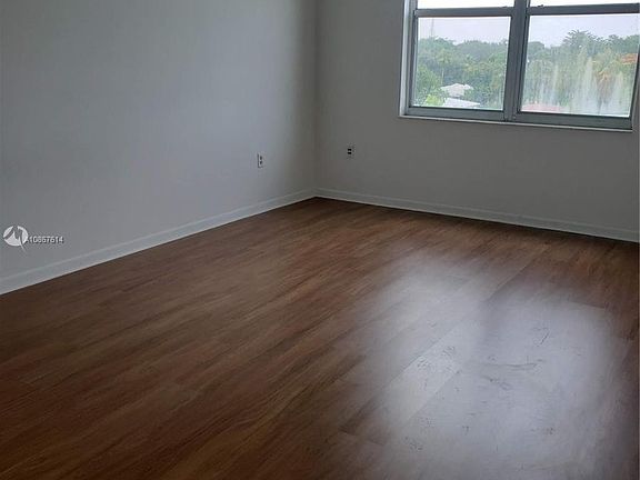 5th image of 17890 W Dixie Hwy APT 521