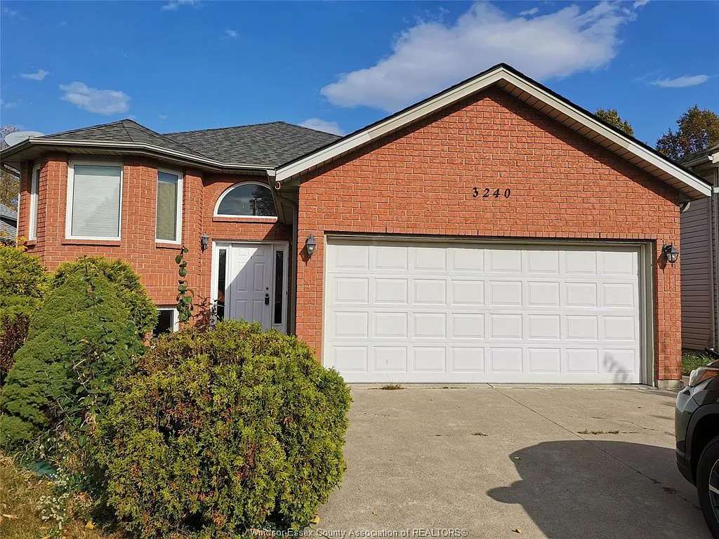 5 bed, $3,200 — Photo 1