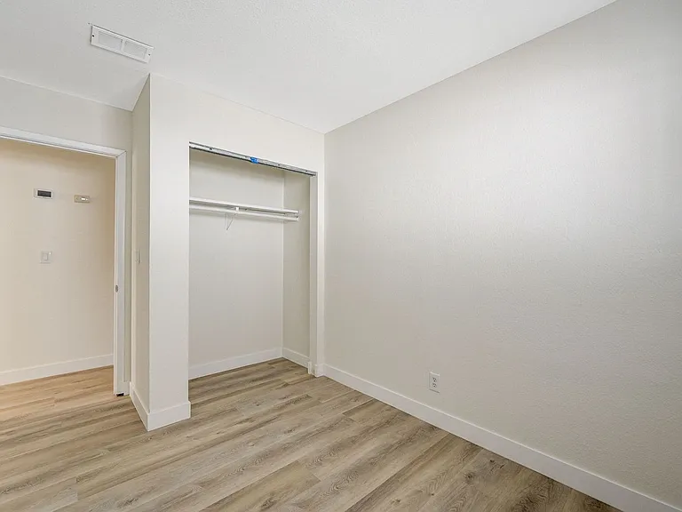 893 W Bartlett Ave — Photo 32