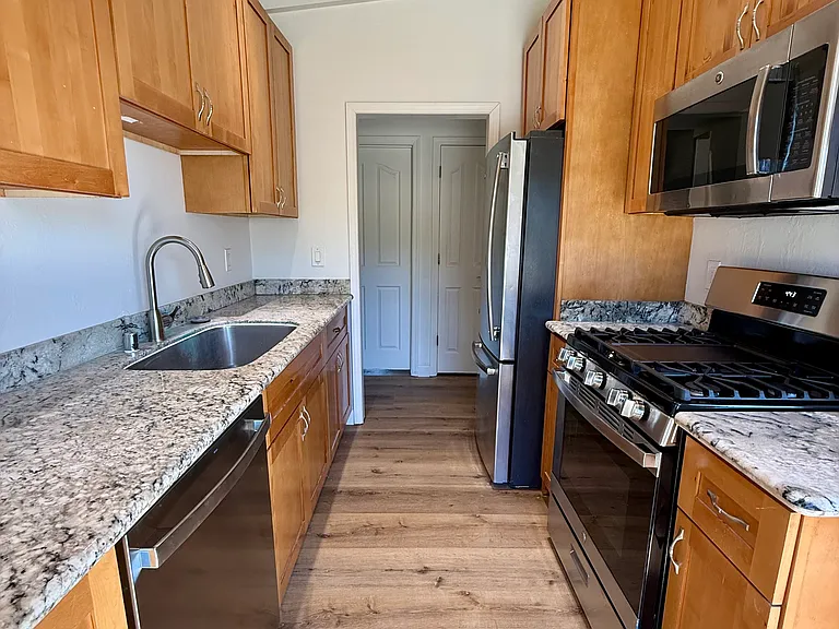 1841 Mayette Ave — Photo 2