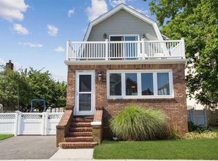 663 E Walnut St, Long Beach, NY 11561