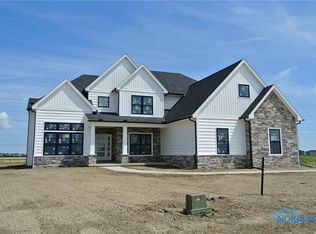 112 Waverly Point, Perrysburg, OH 43551