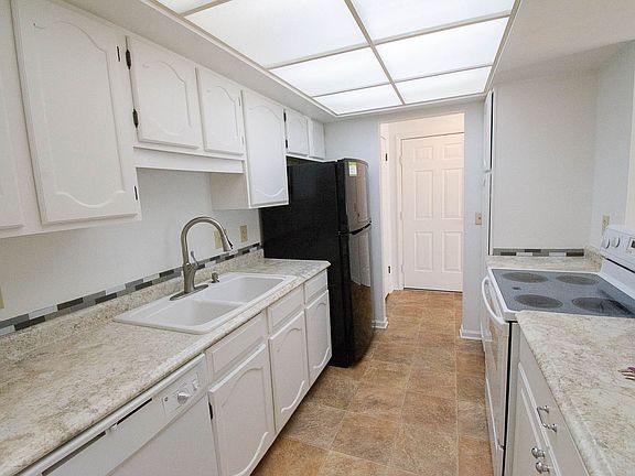 3rd image of 1905 26th Ave NW APT 117