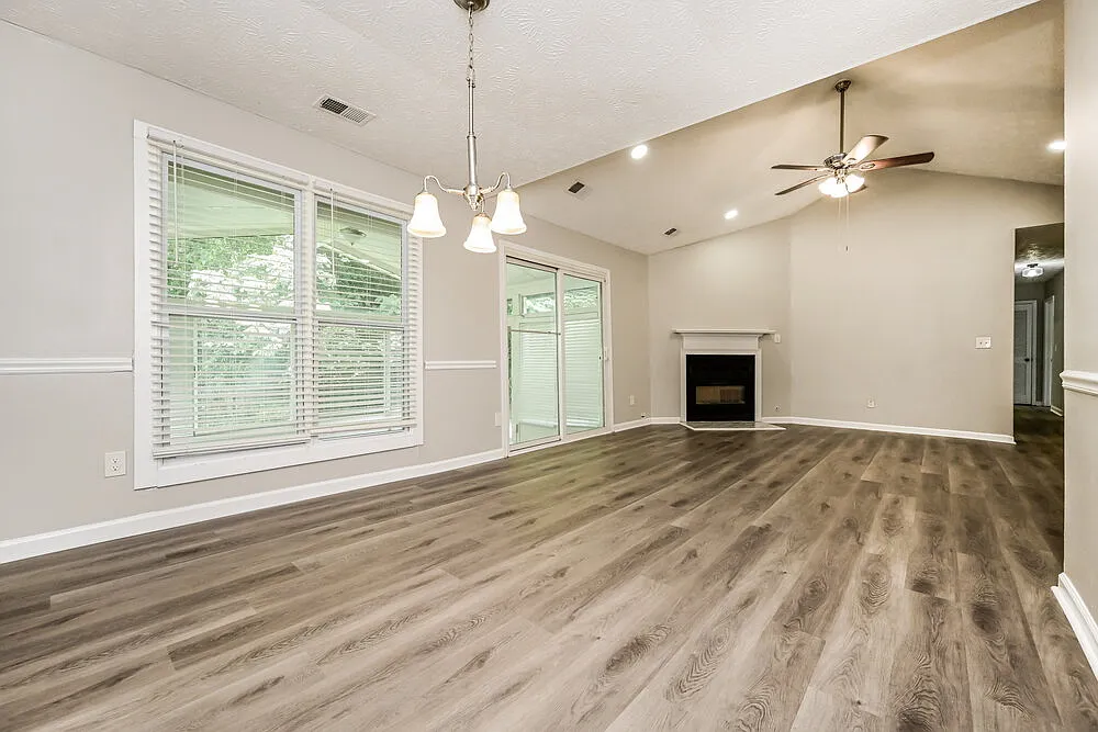 3 bed, 2.0 bath, 1562 sqft, $2,170 — Photo 4
