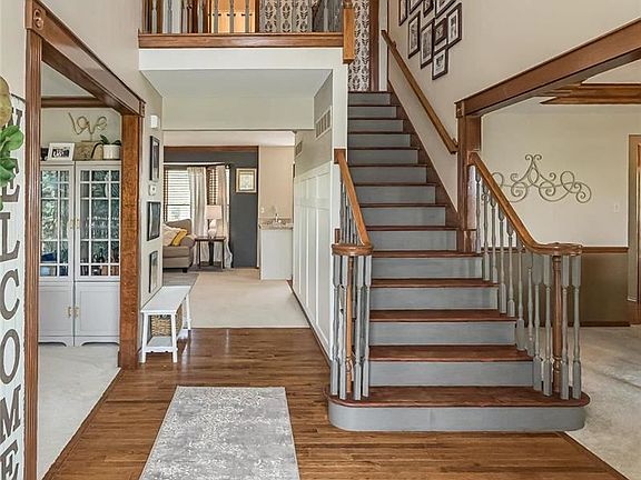 4th image of 148 Crestmont Cir