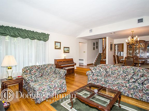 4th image of 26 Milford Dr
