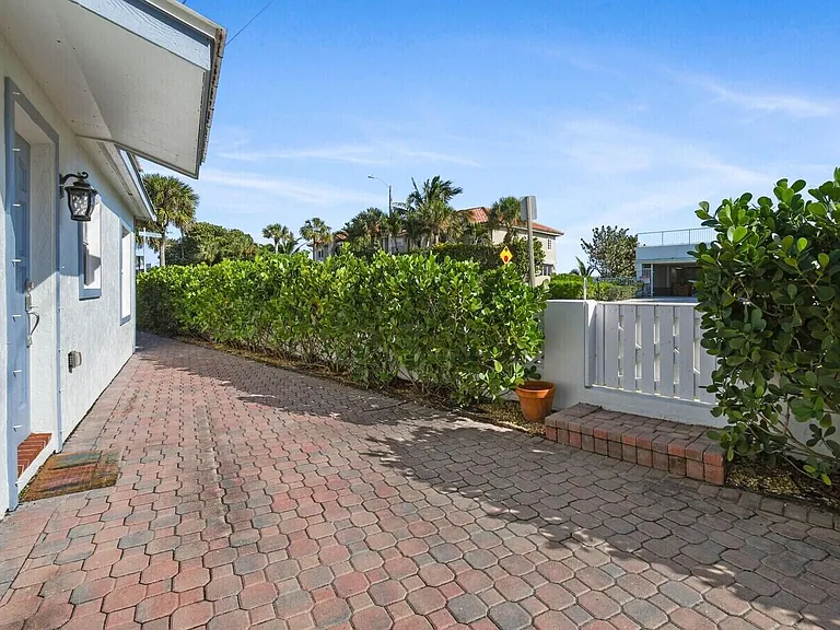 941 Ocean Dr — Photo 22