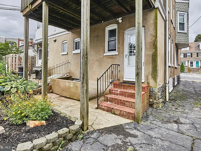 1607 W 9th St — Photo 22