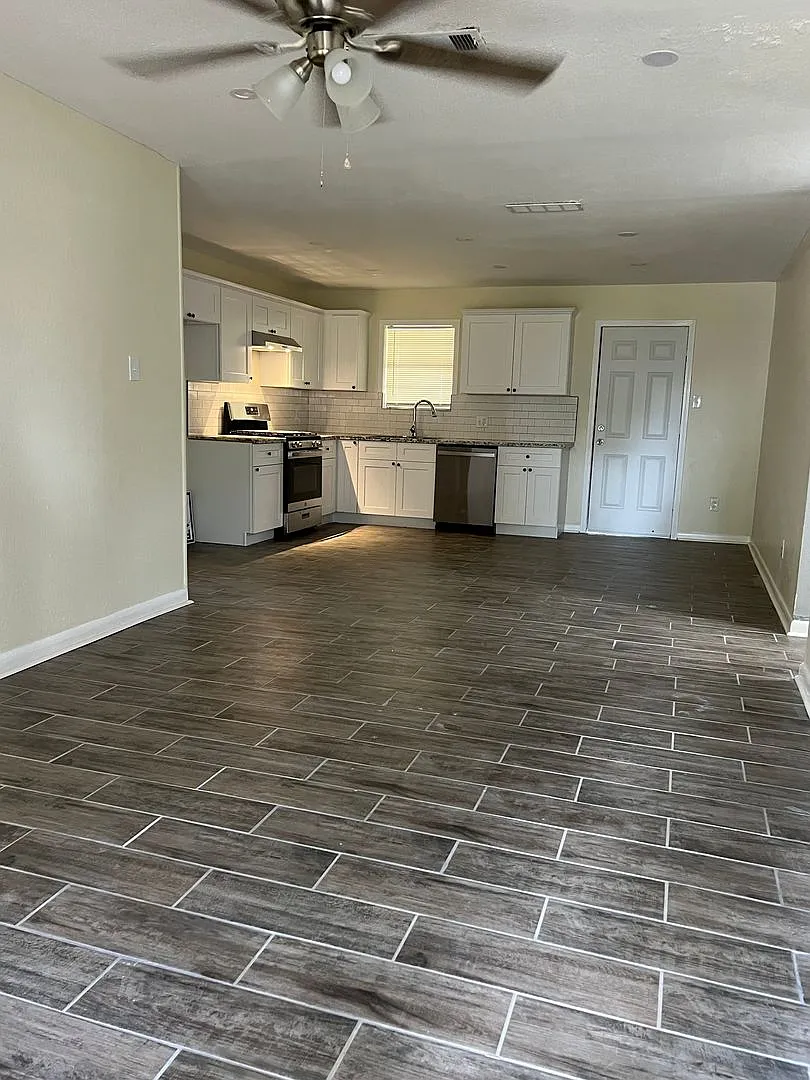 Newly Renovated 3 Bedroom, 1 Bathroom House — Photo 3