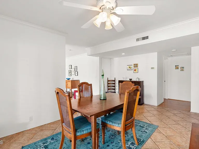 945 S Orange Grove Blvd #E — Photo 12