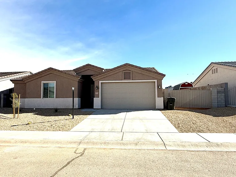 3774 Meadowbrook Ln — Photo 2