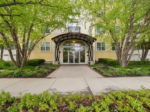 977 Harris Rd Unit 25, Grayslake, IL 60030