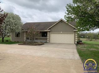 6247 SE 45th St, Tecumseh, KS 66542