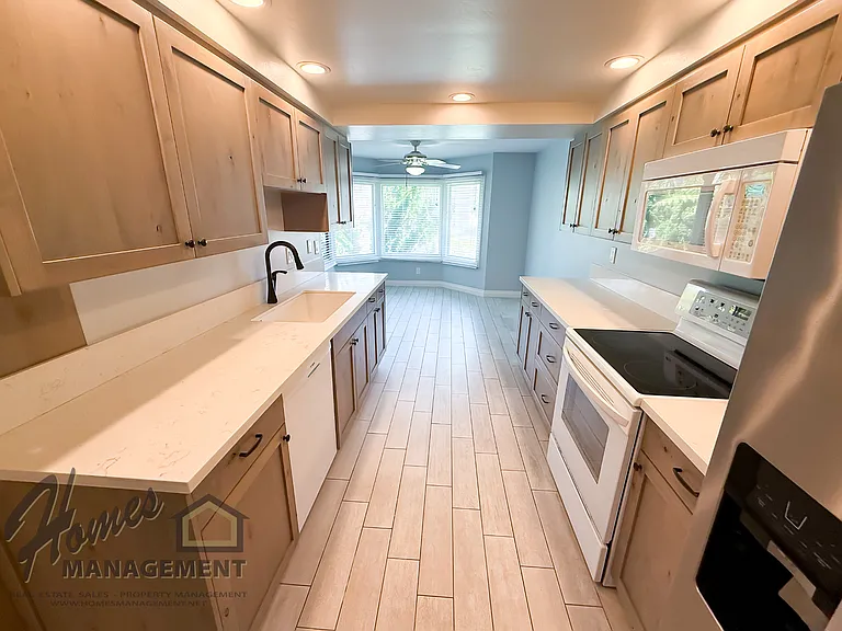 152 S Shore Dr — Photo 14