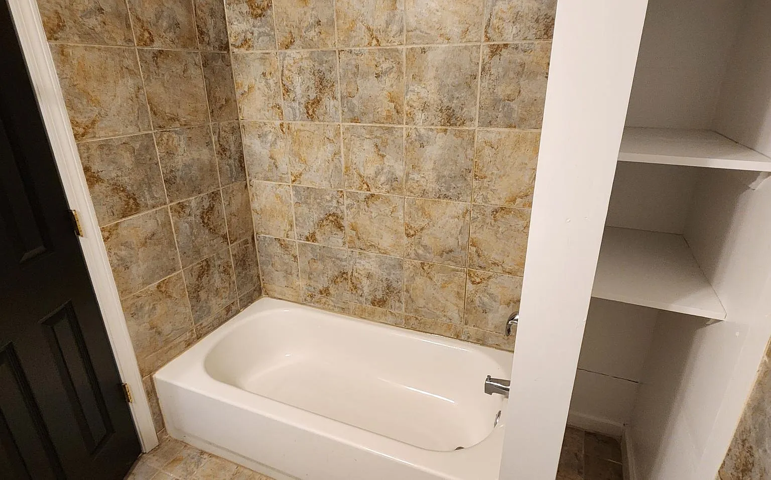3 bed, 2.5 bath, 1736 sqft, $1,800 — Photo 4