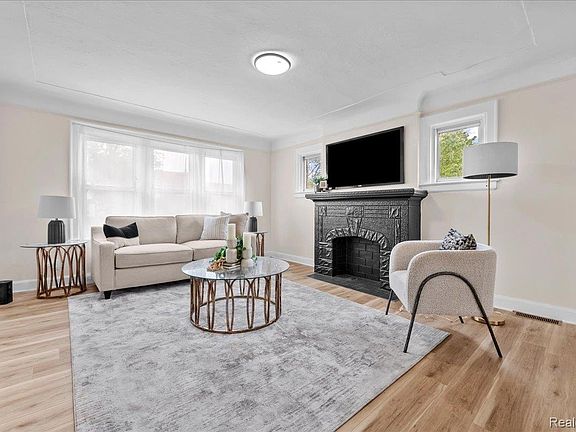 4th image of 15328 Prest St