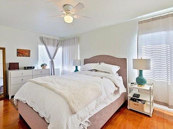 4th image of 2715 Broadway