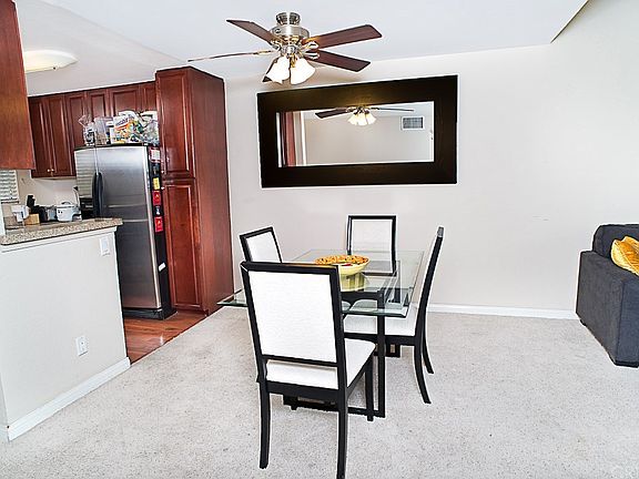 5th image of 5520 Owensmouth Ave APT 319