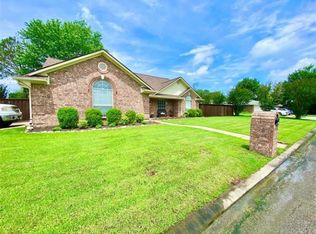 2201 Canyon Cir, Bonham, TX 75418
