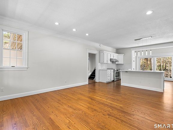 5th image of 9 Thompson Hill Road