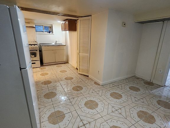 4th image of 8840 240th St