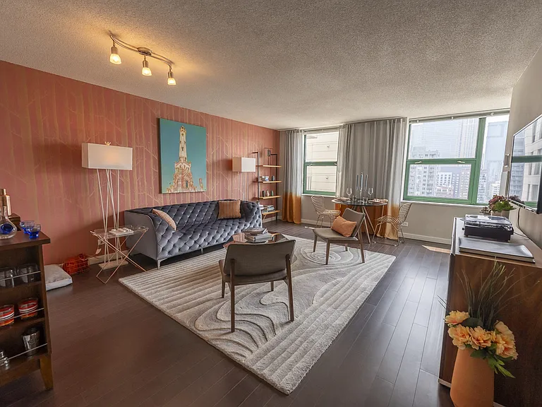 West77 Apartments — Photo 13