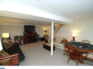 105 Hearth Rd, Broomall, PA 19008