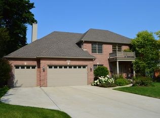 422 Locust Ln, Roselle, IL 60172