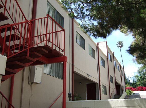 2nd image of 810 E Grand Ave APT B