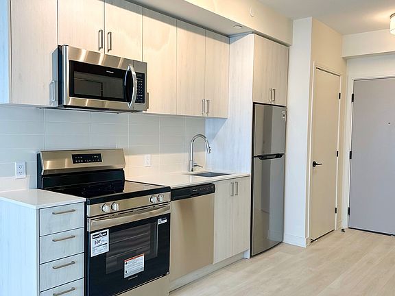 5th image of 8020 Derry Rd W #1806