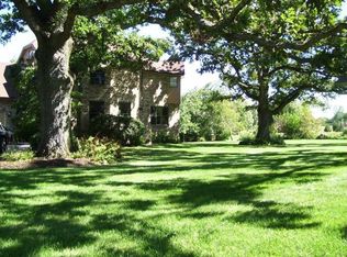 5N057 W Woods Dr, St Charles, IL