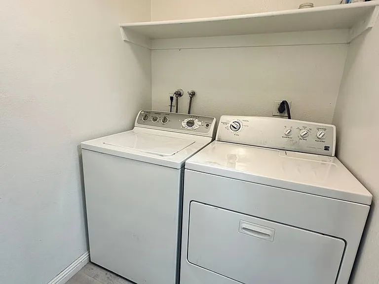 4225 Stewart Ave — Photo 12