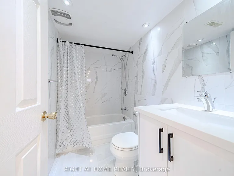 3 Glenayr Rd #LOWER — Photo 39