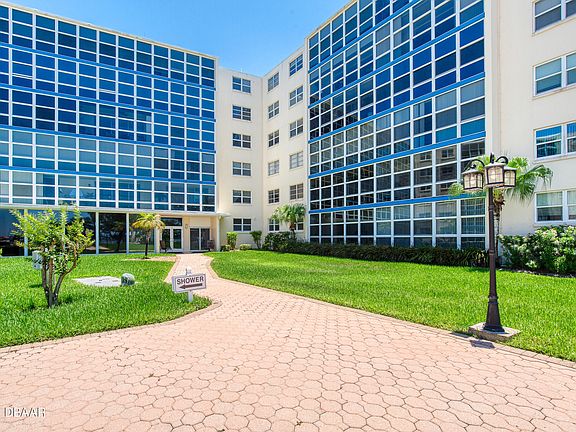 3rd image of 1224 S Peninsula Dr APT 409