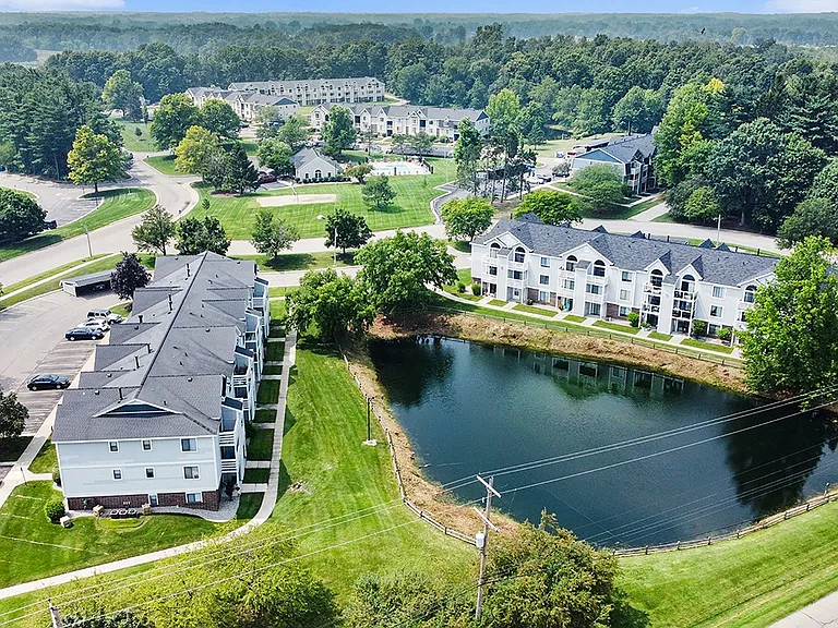 Canal Club Apartments — Photo 36