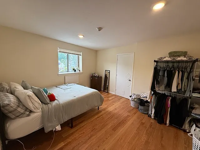 Building Photo - 8 Cotting Ave #31
