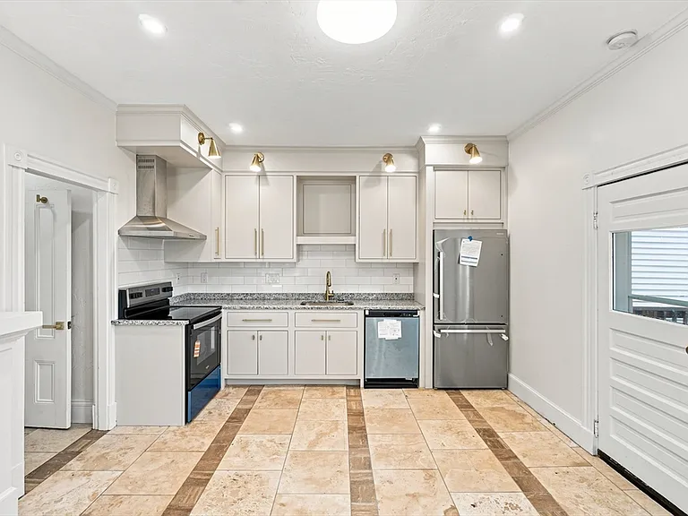229 Saratoga St #2 — Photo 1