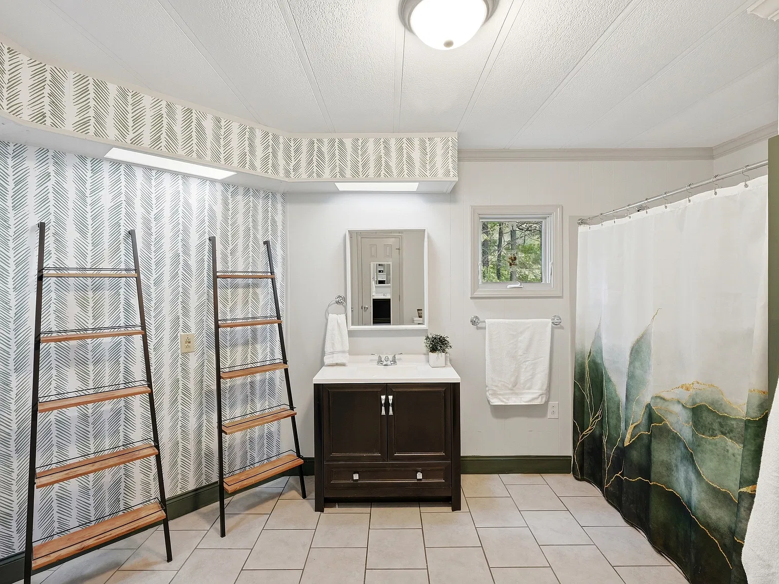 3 bed, 1346 sqft, $1,999 — Photo 4