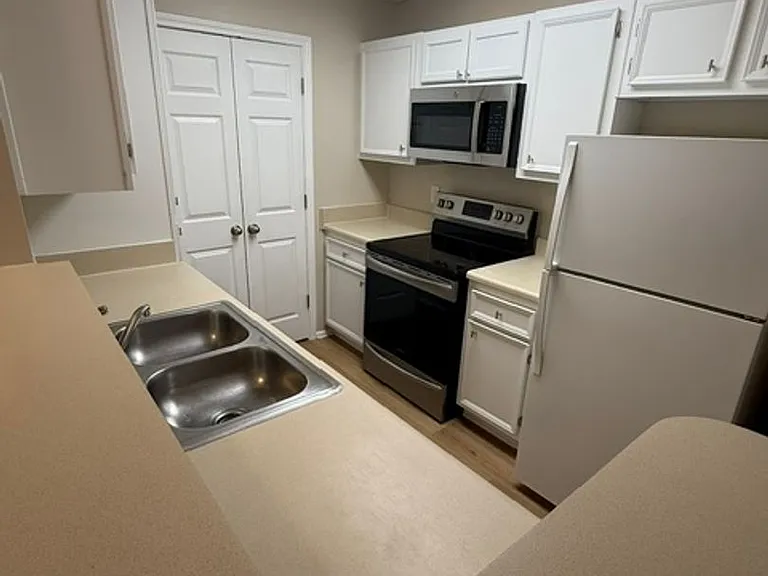 50 Pebble Beach Cv #B216 — Photo 5